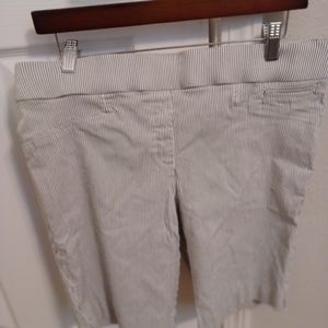 Striped Pull-on shorts Size L